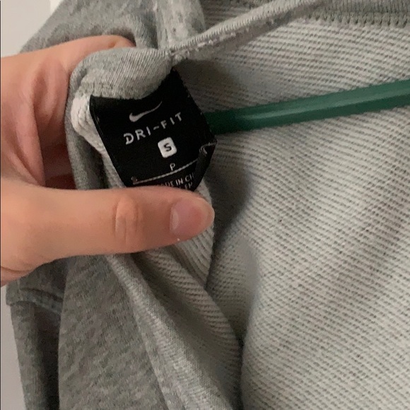 Nike long sleeve wi cut out back - Picture 3 of 4